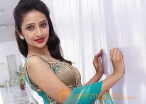 Soumya Glamour Photoshoot photo 7