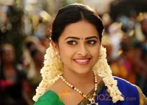  Sri Divya Close Up Pics 