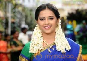 Sri Divya Close Up Pics photo 2