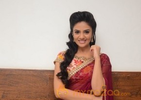 Srimukhi Hot Stills at Pelli Choopulu Audio  photo 10