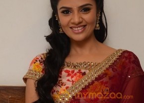 Srimukhi Hot Stills at Pelli Choopulu Audio  photo 16