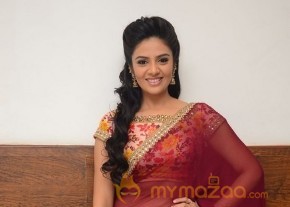 Srimukhi Hot Stills at Pelli Choopulu Audio  photo 5