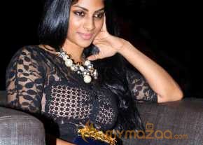 Sriya Reddy photo 5