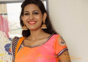 Swetha Jadhav at Aura Exhibition Launch photos photo 2