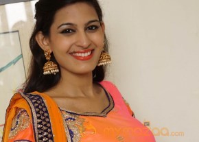 Swetha Jadhav at Aura Exhibition Launch photos photo 7