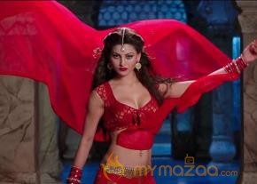 Urvashi Rautela Latest Glam Pics photo 4