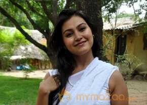 Varsha K Pandey Photoshoot On White Saree photo 3