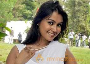  Varsha K Pandey Photoshoot On White Saree 