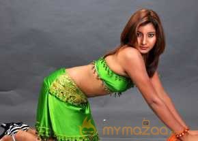 Vinisha Naidu Green Dress Pictures photo 8