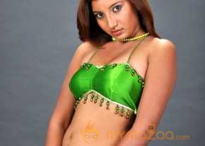 Vinisha Naidu Green Dress Pictures photo 13