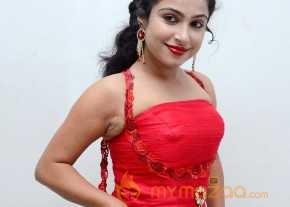 Vrushali Gosavi Red Dress Pics photo 10