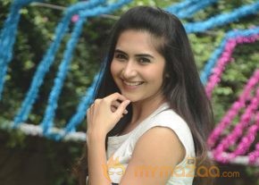 Vyoma Nandi Glam Pics photo 16