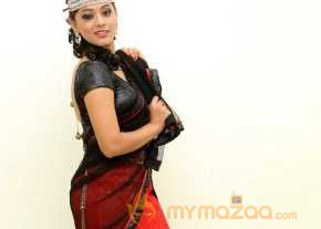 Yamini Bhaskar photo 12
