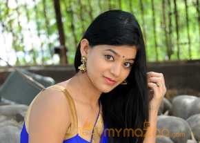 Yamini Bhaskar photo 23