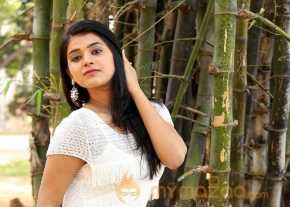 Yamini Bhaskar photo 18