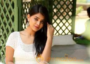 Yamini Bhaskar photo 5