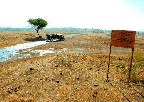 916 KDM Prema Movie Stills Wallpapers photo 5
