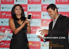 Actress Priyamani Launches Apple iPhone 5 Photo Gallery photo 8