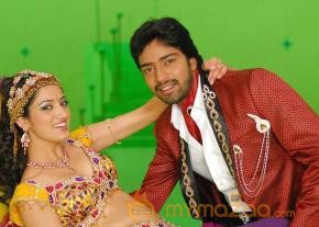 Allari Naresh Yamudiki Mogudu Movie Stills photo 15