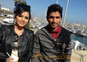 Allu Arjun Iddarammayilatho Working Stills photo 4