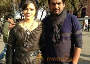 Allu Arjun Iddarammayilatho Working Stills photo 24