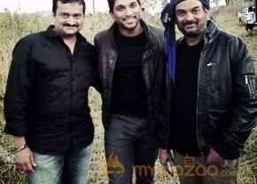 Allu Arjun Iddarammayilatho Working Stills photo 21
