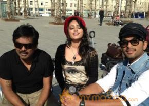 Allu Arjun Iddarammayilatho Working Stills photo 14