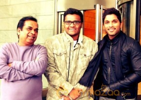 Allu Arjun Iddarammayilatho Working Stills photo 18