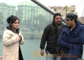Allu Arjun Iddarammayilatho Working Stills photo 12