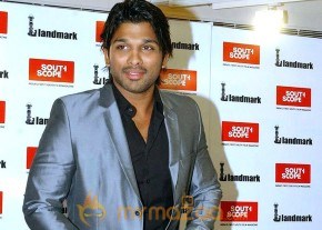 Allu Arjun at South Scope Gallery photo 7