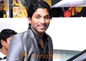 Allu Arjun at South Scope Gallery photo 5
