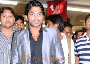 Allu Arjun at South Scope Gallery photo 20