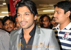 Allu Arjun at South Scope Gallery photo 4