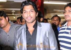 Allu Arjun at South Scope Gallery photo 2