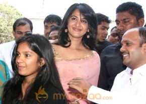 Anushka Launches MBS Jewellery Showroom photo 4