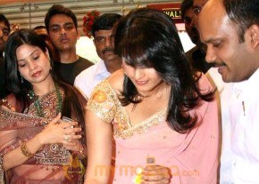 Anushka Launches MBS Jewellery Showroom photo 3