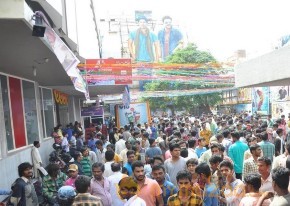 Babu Bangaram Theatre Coverage Stills photo 17