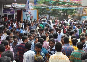Babu Bangaram Theatre Coverage Stills photo 42