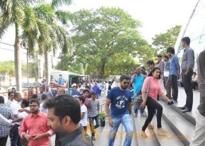 Babu Bangaram Theatre Coverage Stills photo 37