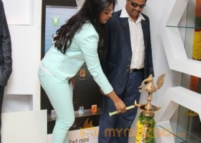 Catherina Tresa At BIG C Mobile Store Launch Photos photo 13