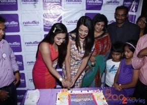 Celebs At Naturals Family Salon Launch  photo 12