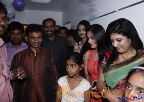 Celebs At Naturals Family Salon Launch  photo 18