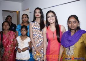 Celebs At Naturals Family Salon Launch  photo 2