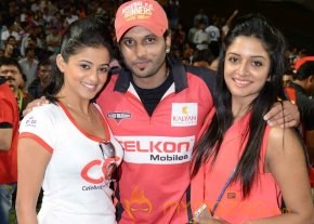 Celebs At Telugu Warriors Vs Bhojpuri Dabanggs CCL 3 Match   photo 19