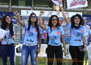 Celebs At Telugu Warriors Vs Bhojpuri Dabanggs CCL 3 Match   photo 9