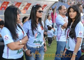 Celebs At Telugu Warriors Vs Bhojpuri Dabanggs CCL 3 Match   photo 86