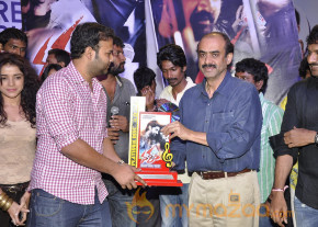 Dalam Movie Platinum Disk Event Pics photo 12