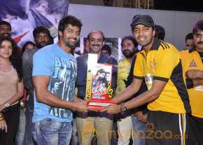 Dalam Movie Platinum Disk Event Pics photo 23