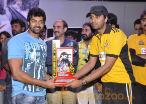 Dalam Movie Platinum Disk Event Pics photo 38