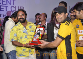 Dalam Movie Platinum Disk Event Pics photo 11
